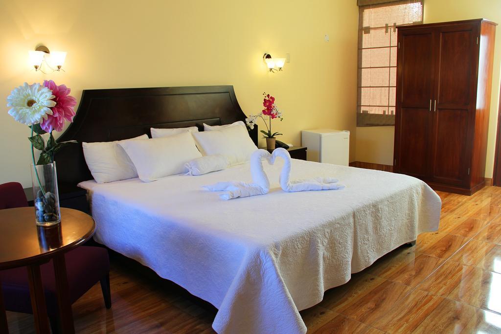 איקה Hotel Villa De Valverde מראה חיצוני תמונה