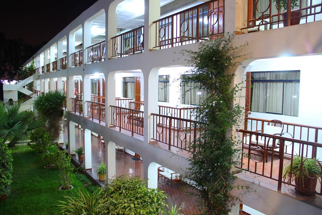 איקה Hotel Villa De Valverde מראה חיצוני תמונה