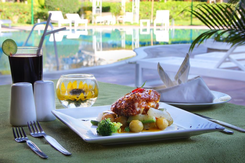 איקה Hotel Villa De Valverde מראה חיצוני תמונה